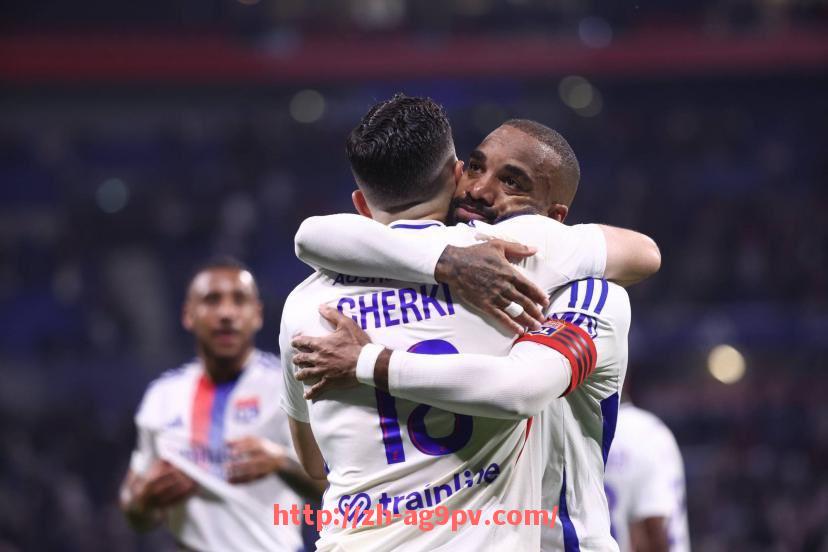 ag9游会-世俱杯争议判罚引发球员情绪波动的比赛表现剖析